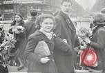Standbild Deutsch besetzt Paris während Zweiter Weltkrieg Paris Frankreich, 1942, aus Sekunde 28 historischem Filmmaterial Videoclip 65675061107