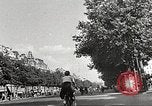 Standbild Deutsch besetzt Paris während Zweiter Weltkrieg Paris Frankreich, 1942, aus Sekunde 59 historischem Filmmaterial Videoclip 65675061107