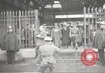 Standbild deutsche Beamte Paris Frankreich, 1942, aus Sekunde 15 historischem Filmmaterial Videoclip 65675061108