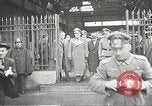 Standbild deutsche Beamte Paris Frankreich, 1942, aus Sekunde 17 historischem Filmmaterial Videoclip 65675061108