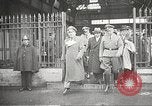 Standbild deutsche Beamte Paris Frankreich, 1942, aus Sekunde 18 historischem Filmmaterial Videoclip 65675061108