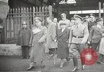 Standbild deutsche Beamte Paris Frankreich, 1942, aus Sekunde 19 historischem Filmmaterial Videoclip 65675061108