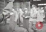 Standbild deutsche Beamte Paris Frankreich, 1942, aus Sekunde 20 historischem Filmmaterial Videoclip 65675061108