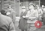 Standbild deutsche Beamte Paris Frankreich, 1942, aus Sekunde 21 historischem Filmmaterial Videoclip 65675061108