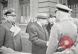 Standbild deutsche Beamte Paris Frankreich, 1942, aus Sekunde 24 historischem Filmmaterial Videoclip 65675061108