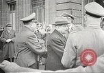 Standbild deutsche Beamte Paris Frankreich, 1942, aus Sekunde 27 historischem Filmmaterial Videoclip 65675061108