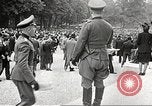 Standbild deutsche Beamte Paris Frankreich, 1942, aus Sekunde 36 historischem Filmmaterial Videoclip 65675061108
