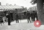 Standbild deutsche Beamte Paris Frankreich, 1942, aus Sekunde 41 historischem Filmmaterial Videoclip 65675061108