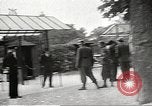 Standbild deutsche Beamte Paris Frankreich, 1942, aus Sekunde 42 historischem Filmmaterial Videoclip 65675061108