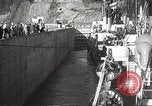 Standbild Frachter Charles L Wheeler Bonneville Oregon USA, 1938, aus Sekunde 42 historischem Filmmaterial Videoclip 65675061115