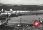 Standbild Frachter Charles L Wheeler Bonneville Oregon USA, 1938, aus Sekunde 47 historischem Filmmaterial Videoclip 65675061115