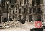 Standbild beschädigte Gebäude Sizilien Italien, 1943, aus Sekunde 31 historischem Filmmaterial Videoclip 65675061160