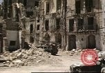 Standbild beschädigte Gebäude Sizilien Italien, 1943, aus Sekunde 32 historischem Filmmaterial Videoclip 65675061160