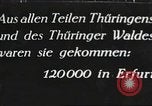 Standbild Adolf Hitler spricht auf 120 tausend Menschen in Erfurt Deutschland Erfurt Deutschland, 1933, aus Sekunde 1 historischem Filmmaterial Videoclip 65675061184