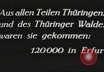 Standbild Adolf Hitler spricht auf 120 tausend Menschen in Erfurt Deutschland Erfurt Deutschland, 1933, aus Sekunde 4 historischem Filmmaterial Videoclip 65675061184