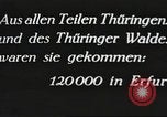Standbild Adolf Hitler spricht auf 120 tausend Menschen in Erfurt Deutschland Erfurt Deutschland, 1933, aus Sekunde 5 historischem Filmmaterial Videoclip 65675061184