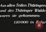 Standbild Adolf Hitler spricht auf 120 tausend Menschen in Erfurt Deutschland Erfurt Deutschland, 1933, aus Sekunde 7 historischem Filmmaterial Videoclip 65675061184
