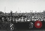 Standbild Adolf Hitler spricht auf 120 tausend Menschen in Erfurt Deutschland Erfurt Deutschland, 1933, aus Sekunde 36 historischem Filmmaterial Videoclip 65675061184