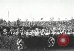 Standbild Adolf Hitler spricht auf 120 tausend Menschen in Erfurt Deutschland Erfurt Deutschland, 1933, aus Sekunde 41 historischem Filmmaterial Videoclip 65675061184