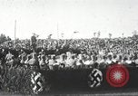 Standbild Adolf Hitler spricht auf 120 tausend Menschen in Erfurt Deutschland Erfurt Deutschland, 1933, aus Sekunde 42 historischem Filmmaterial Videoclip 65675061184