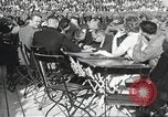 Standbild Adolf Hitler spricht auf 120 tausend Menschen in Erfurt Deutschland Erfurt Deutschland, 1933, aus Sekunde 50 historischem Filmmaterial Videoclip 65675061184