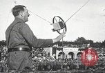 Standbild Adolf Hitler spricht auf 120 tausend Menschen in Erfurt Deutschland Erfurt Deutschland, 1933, aus Sekunde 52 historischem Filmmaterial Videoclip 65675061184