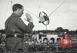 Standbild Adolf Hitler spricht auf 120 tausend Menschen in Erfurt Deutschland Erfurt Deutschland, 1933, aus Sekunde 57 historischem Filmmaterial Videoclip 65675061184