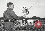 Standbild Adolf Hitler spricht auf 120 tausend Menschen in Erfurt Deutschland Erfurt Deutschland, 1933, aus Sekunde 61 historischem Filmmaterial Videoclip 65675061184