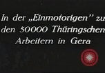 Image Adolf Hitler parle de foule de travailleurs à Gera en Thuringe Allemagne Gera Allemagne, 1932, de la seconde 1 séquences d'archives historiques vidéo 65675061185