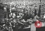 Image Adolf Hitler parle de foule de travailleurs à Gera en Thuringe Allemagne Gera Allemagne, 1932, de la seconde 31 séquences d'archives historiques vidéo 65675061185