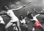 Standbild Hitler Madchen Deutschland, 1944, aus Sekunde 31 historischem Filmmaterial Videoclip 65675061195