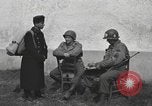 Standbild US-Soldaten interview ungarischen Military School boys Freyung Deutschland, 1945, aus Sekunde 3 historischem Filmmaterial Videoclip 65675061211
