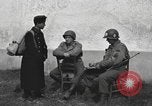 Standbild US-Soldaten interview ungarischen Military School boys Freyung Deutschland, 1945, aus Sekunde 5 historischem Filmmaterial Videoclip 65675061211
