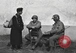 Standbild US-Soldaten interview ungarischen Military School boys Freyung Deutschland, 1945, aus Sekunde 6 historischem Filmmaterial Videoclip 65675061211
