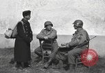 Standbild US-Soldaten interview ungarischen Military School boys Freyung Deutschland, 1945, aus Sekunde 8 historischem Filmmaterial Videoclip 65675061211