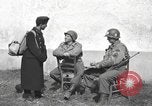 Standbild US-Soldaten interview ungarischen Military School boys Freyung Deutschland, 1945, aus Sekunde 14 historischem Filmmaterial Videoclip 65675061211