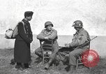 Standbild US-Soldaten interview ungarischen Military School boys Freyung Deutschland, 1945, aus Sekunde 16 historischem Filmmaterial Videoclip 65675061211