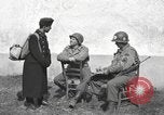 Standbild US-Soldaten interview ungarischen Military School boys Freyung Deutschland, 1945, aus Sekunde 23 historischem Filmmaterial Videoclip 65675061211
