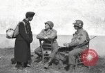 Standbild US-Soldaten interview ungarischen Military School boys Freyung Deutschland, 1945, aus Sekunde 26 historischem Filmmaterial Videoclip 65675061211
