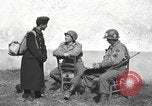 Standbild US-Soldaten interview ungarischen Military School boys Freyung Deutschland, 1945, aus Sekunde 29 historischem Filmmaterial Videoclip 65675061211