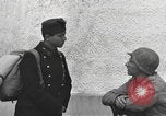 Standbild US-Soldaten interview ungarischen Military School boys Freyung Deutschland, 1945, aus Sekunde 42 historischem Filmmaterial Videoclip 65675061211