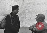 Standbild US-Soldaten interview ungarischen Military School boys Freyung Deutschland, 1945, aus Sekunde 43 historischem Filmmaterial Videoclip 65675061211