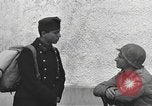 Standbild US-Soldaten interview ungarischen Military School boys Freyung Deutschland, 1945, aus Sekunde 45 historischem Filmmaterial Videoclip 65675061211