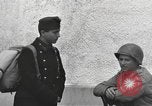 Standbild US-Soldaten interview ungarischen Military School boys Freyung Deutschland, 1945, aus Sekunde 48 historischem Filmmaterial Videoclip 65675061211