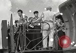 Image survivants du USS Indianapolis Guam Îles Mariannes, 1945, de la seconde 10 séquences d'archives historiques vidéo 65675061212