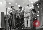 Image survivants du USS Indianapolis Guam Îles Mariannes, 1945, de la seconde 12 séquences d'archives historiques vidéo 65675061212