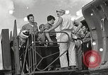 Image survivants du USS Indianapolis Guam Îles Mariannes, 1945, de la seconde 15 séquences d'archives historiques vidéo 65675061212