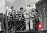 Image survivants du USS Indianapolis Guam Îles Mariannes, 1945, de la seconde 16 séquences d'archives historiques vidéo 65675061212