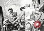 Image survivants du USS Indianapolis Guam Îles Mariannes, 1945, de la seconde 18 séquences d'archives historiques vidéo 65675061212
