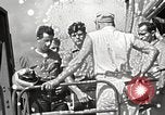 Image survivants du USS Indianapolis Guam Îles Mariannes, 1945, de la seconde 19 séquences d'archives historiques vidéo 65675061212